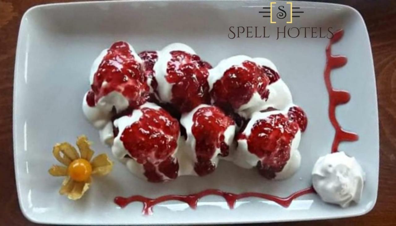 Spell Hotels Capatineni-Paminteni Luaran gambar